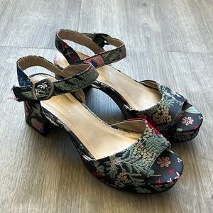 Chinese Laundry Blue Floral Print Sandal Heels